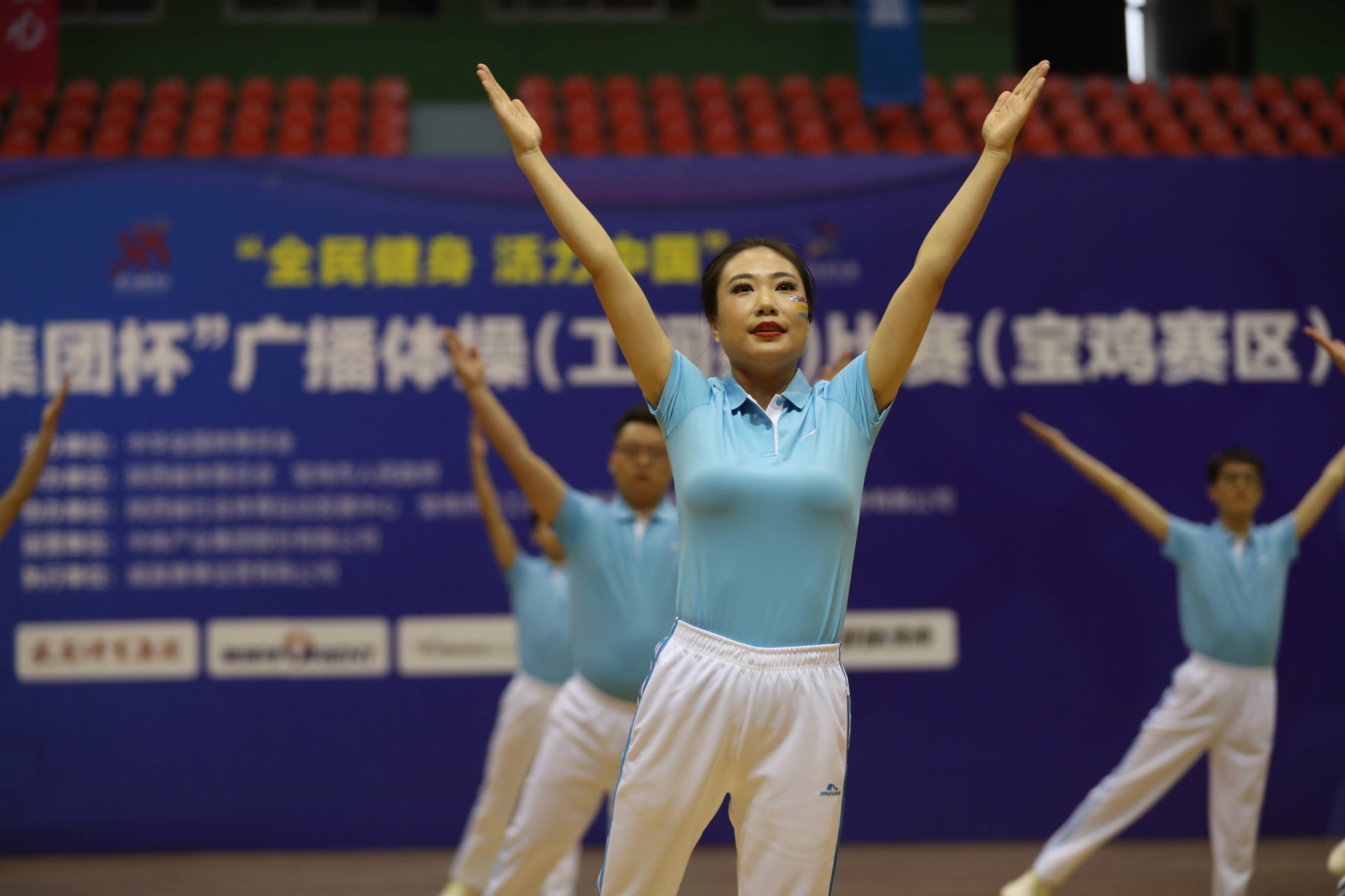 关于体操比赛秀出飞翔，选手技压群雄的信息