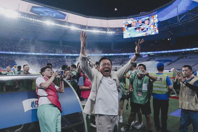 包含申花连续五场破门，拜仁主帅直言：这小子挡不住！的词条