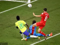 那不勒斯错失单刀球，维尼修斯门将神勇扑救成最大功臣！